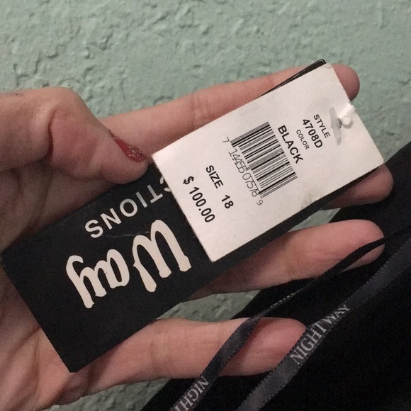 Dress - Picture 3 of 3